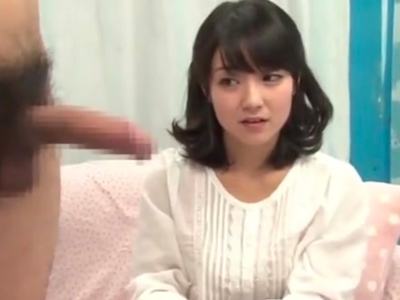 「挿れたくなっちゃいました」勃起ちんぽを見せられ発情してしまう素人娘